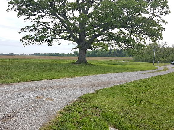 5th image of 2870 N County Road 2200e