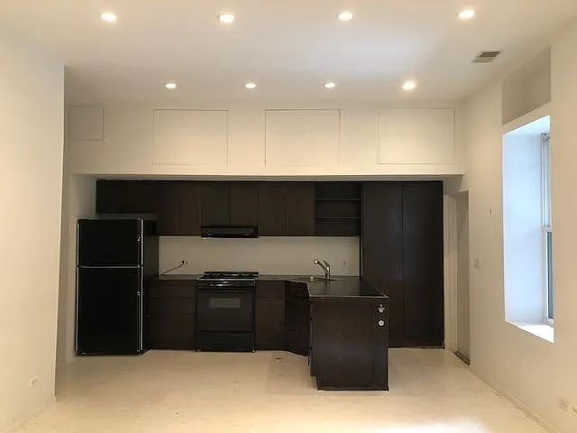 1560 N Milwaukee Ave #2R