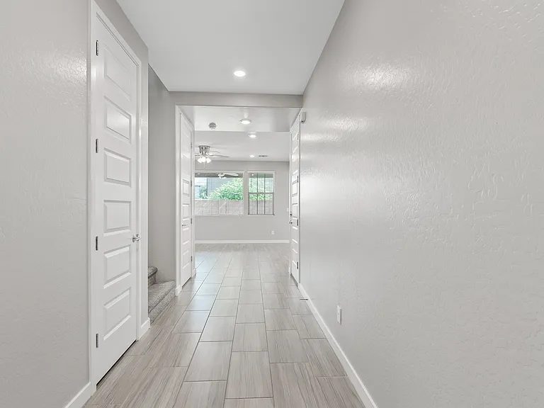 1154 E Thompson Way — Photo 14