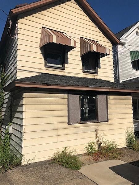 1st image of 922 Fallowfield Ave