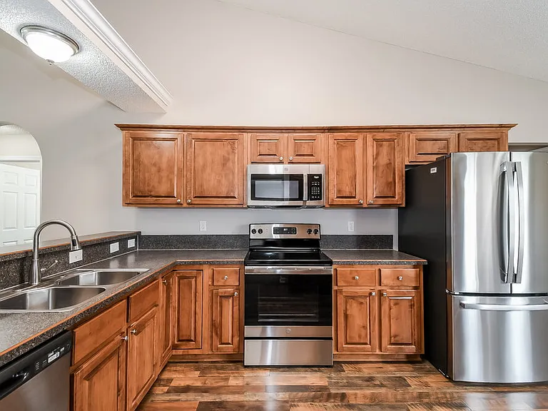 2908 Majestic Oaks Ln — Photo 7