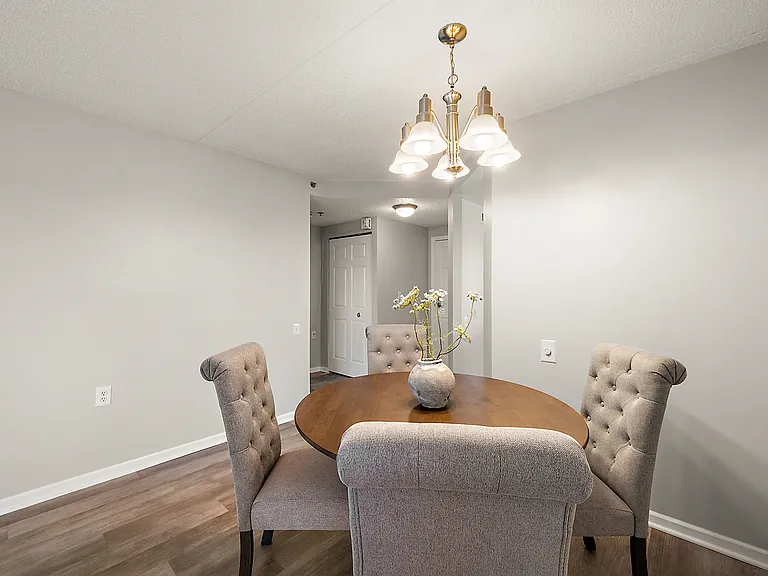 Baldwin on Chester 55+ Independent Living — Photo 21
