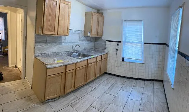 3 bed, 1000 sqft, $1,350 — Photo 3