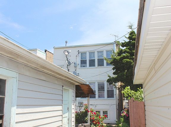 2nd image of 2232 N Leamington Ave