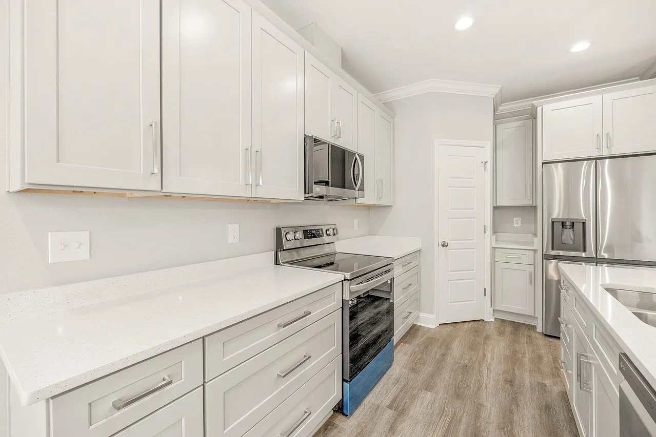 3 bed, 2.5 bath, 1410 sqft, $2,000 — Photo 4