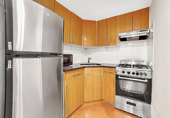 5th image of 313 E 78th St APT 1D