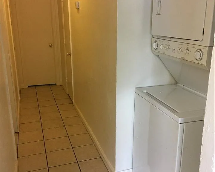 1440 Hudson St #2 — Photo 6