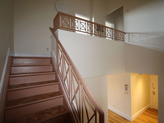 5th image of 51 Garnet St APT 3C
