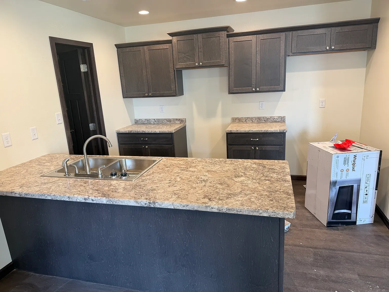 3 bed, 2.5 bath, 1573 sqft, $2,100 — Photo 2