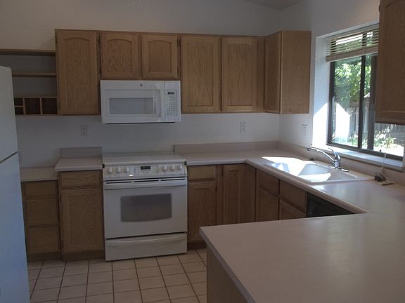 3rd image of 701 W Mesquite Dr