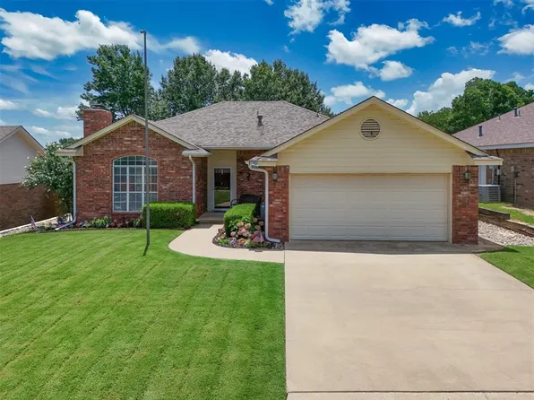 1203 Windsor Pl, Shawnee, OK 74804