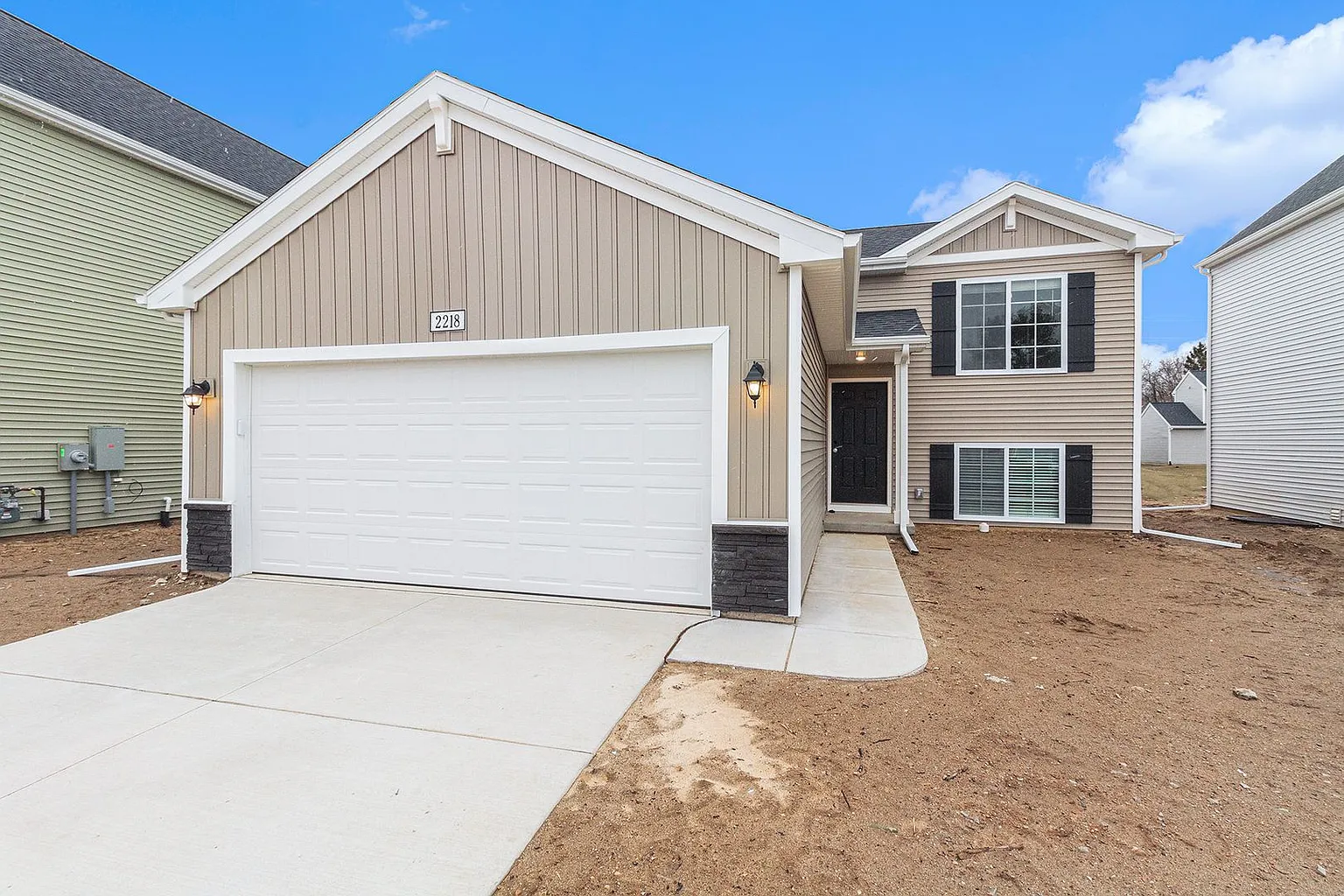 4394 Pine Creek Dr photo 1
