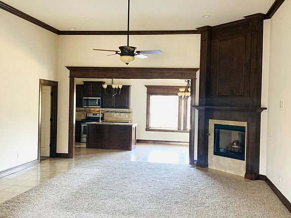 4th image of 1009 N Barn Hill Way