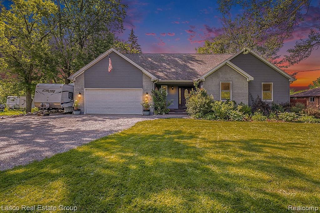 5146 Davison Rd Burton MI 48509 Zillow