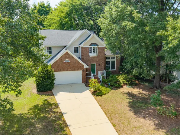 207 Windhover Dr, Chapel Hill, NC 27514