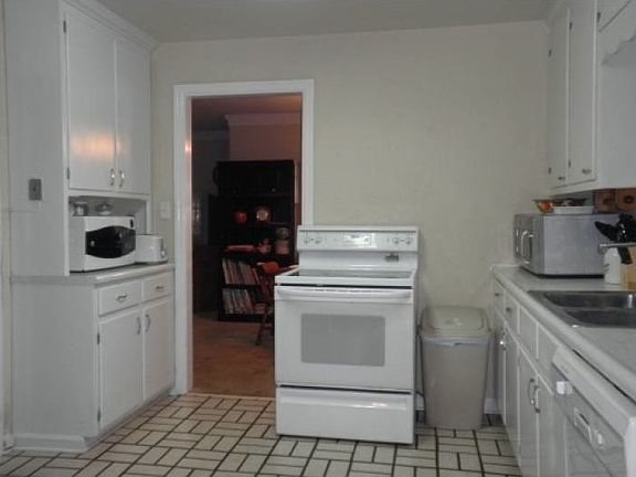 5th image of 2210 Wood Ave
