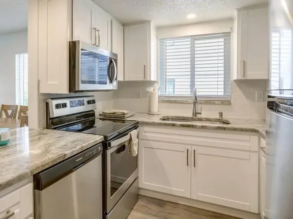 2110 Gulf Blvd APT 11, Indian Rocks Beach, FL 33785