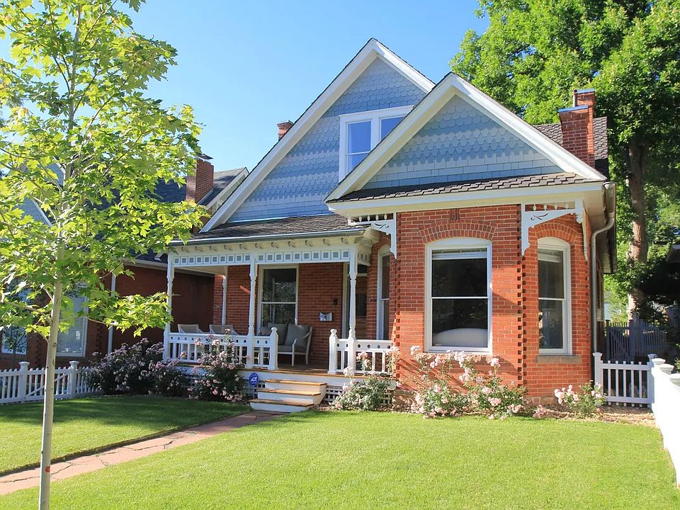 Welcome to classic 1116 Maxwell Ave. Walk downtown or to ideal market. Hike the trails and live the life.
