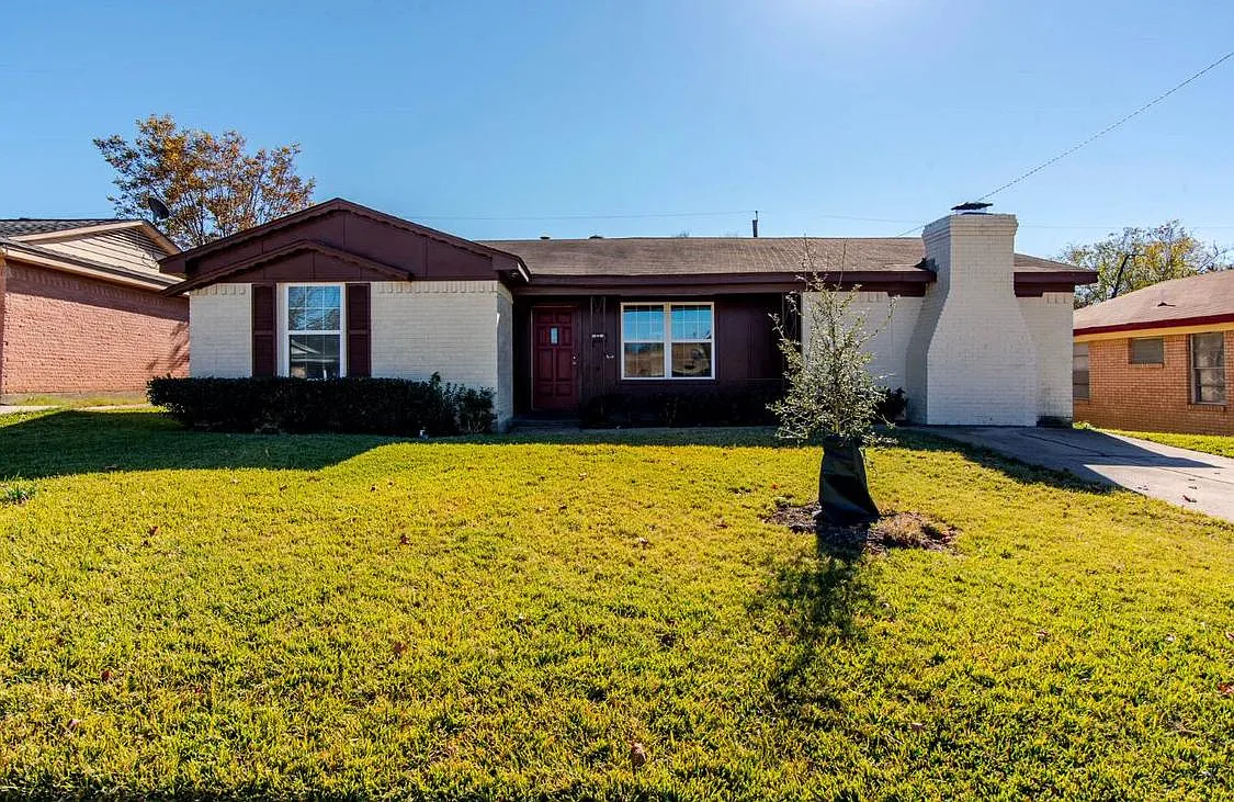 4 bed, 1458 sqft, $2,200 — Photo 1