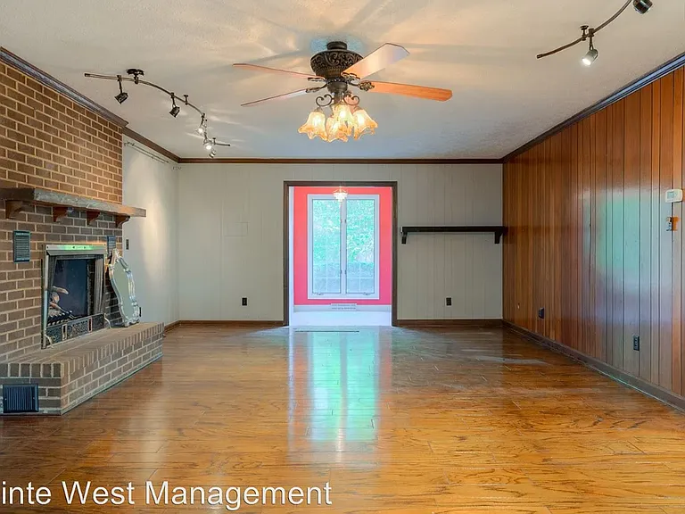 1602 Greenwood Dr — Photo 13