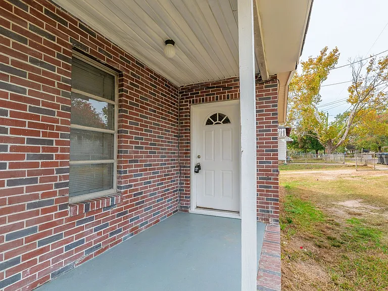 102 Curry St — Photo 7