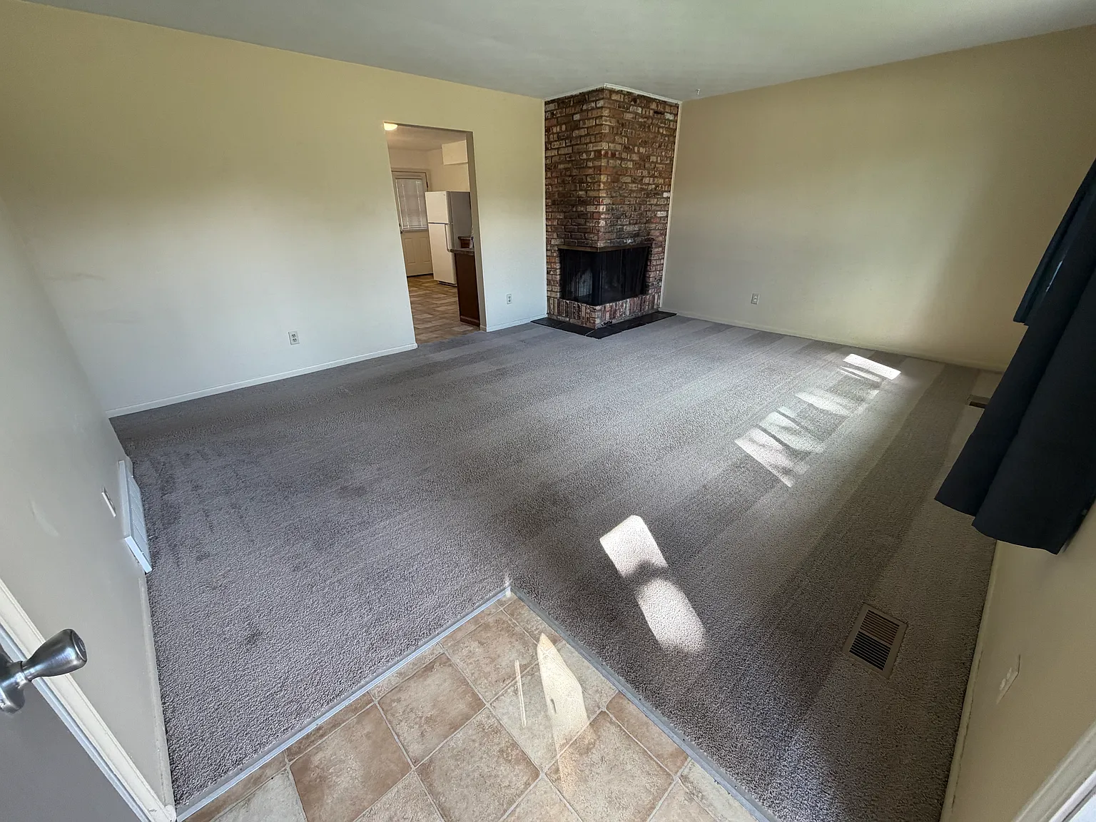 3 bed, 1250 sqft, $1,700 — Photo 2