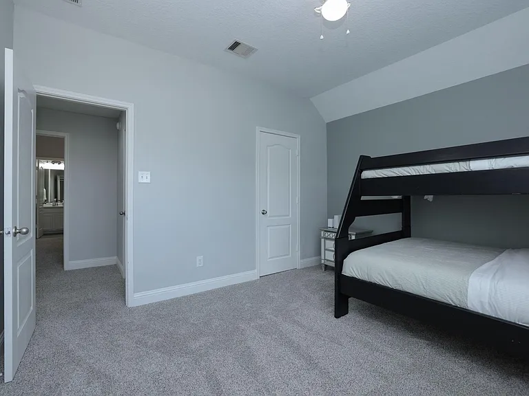19 Canterborough Pl — Photo 33