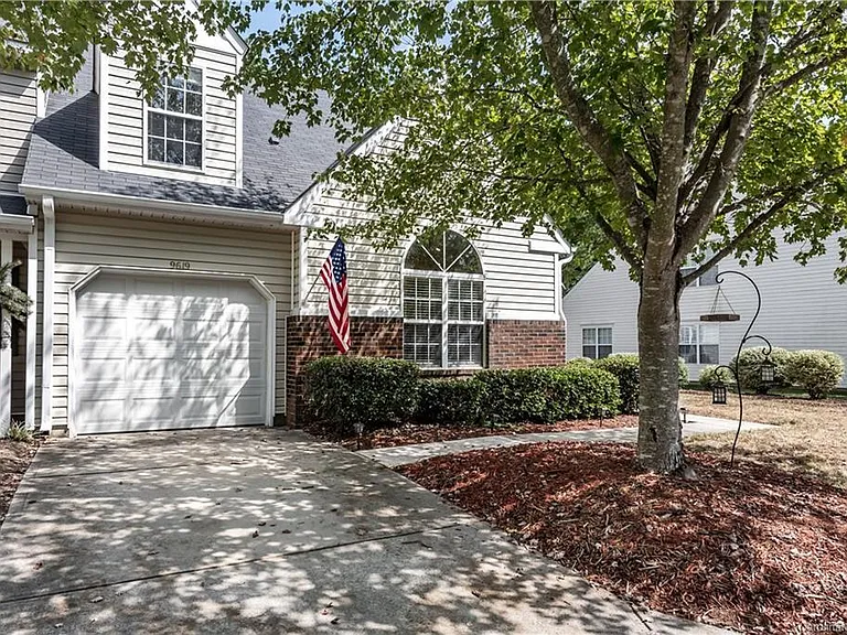 9619 Elizabeth Townes Ln — Photo 2