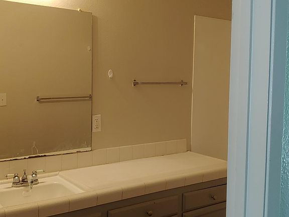3rd image of 1124 S Shady St #600
