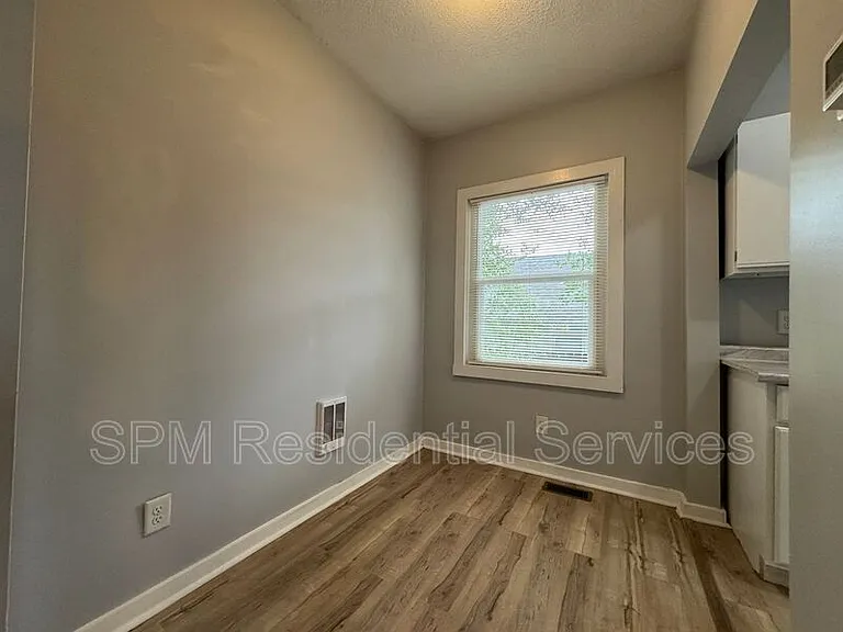 304 N 11th St #B — Photo 6