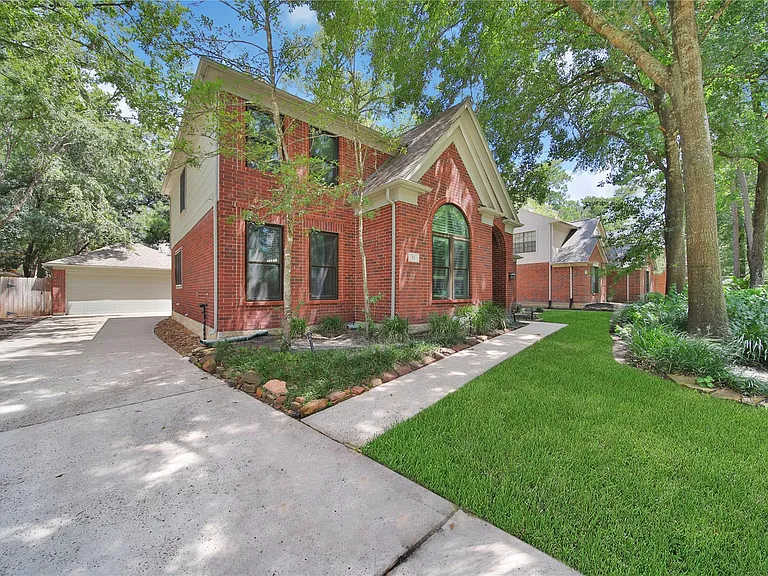 11 Windledge Pl — Photo 2