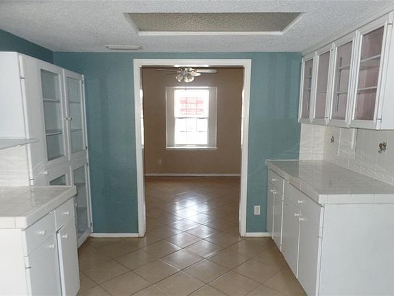 3rd image of 137 Harper Ct