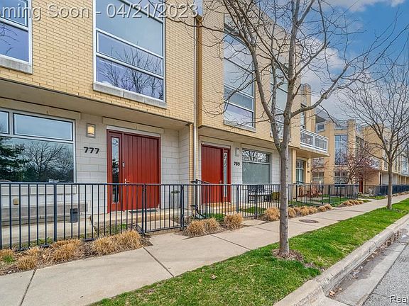 3rd image of 789 E 4th St