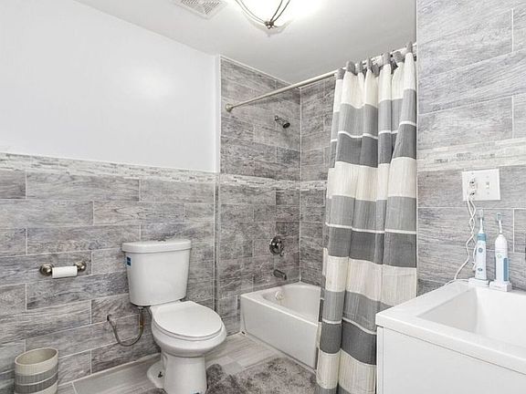 2nd image of 195 Cornelia St #1