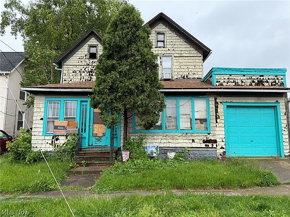 2nd image of 815 Amherst Rd NE