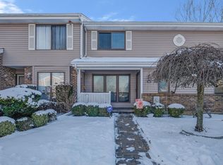 42 W Pond Ct, Smithtown, NY 11787