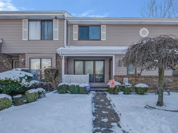 42 W Pond Court, Smithtown, NY 11787