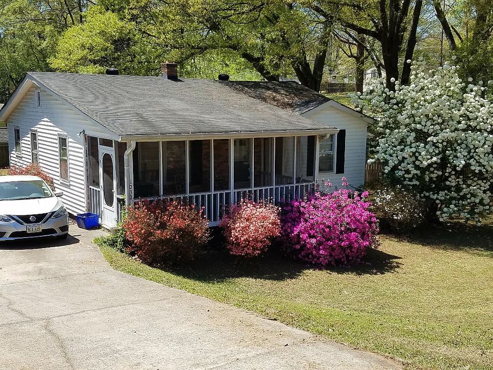1st image of 1032 Manor Dr SE