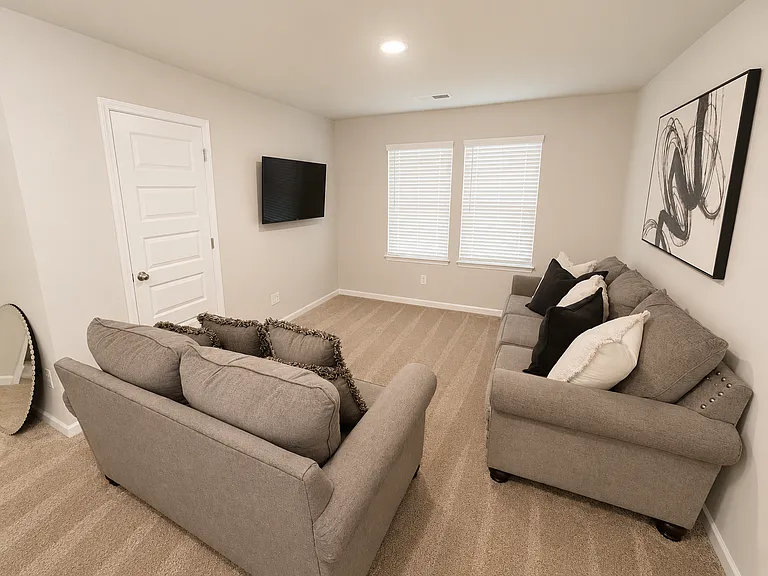 1104 Gilbert Ct — Photo 16
