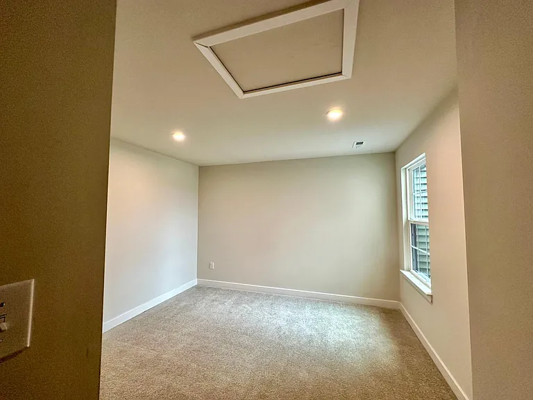 325 E Cochran St — Photo 35
