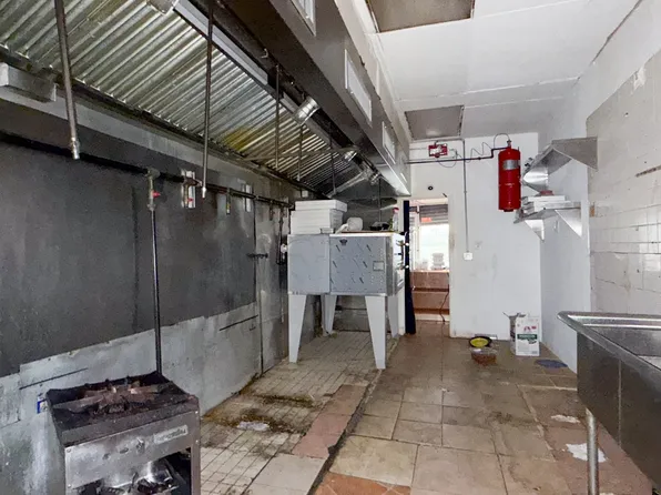 111-06 Farmers Boulevard image 8 of 13