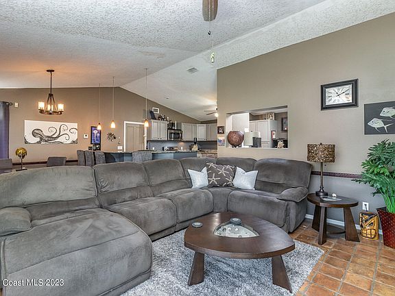 5th image of 582 Pine Forest Ct