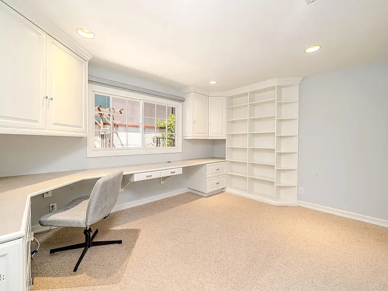 4330 Bel Aire Dr — Photo 23