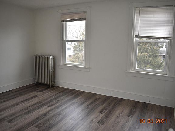 5th image of 16 N Woodward Ave #B