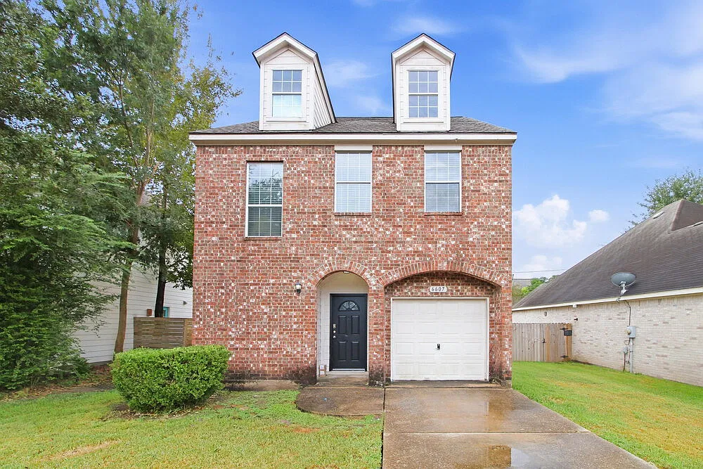 3 bed, 2.0 bath, 1593 sqft, $1,945 — Photo 1