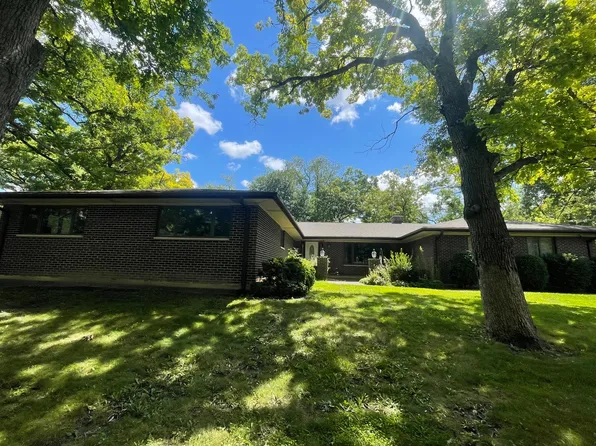 26844 W Lakeview Dr S, Lake Barrington, IL 60084