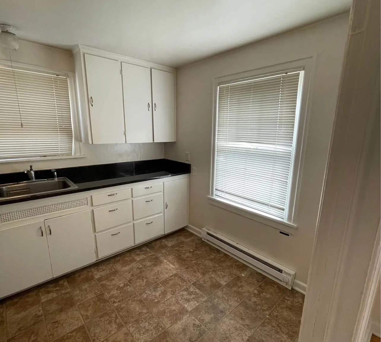 4 bed, $2,500 — Photo 2