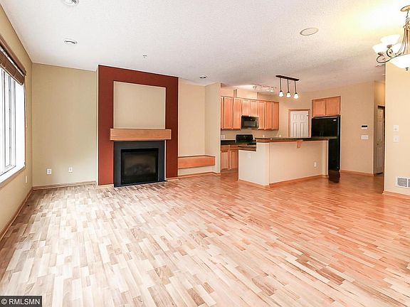 4th image of 11720 Vermillion St NE Unit D