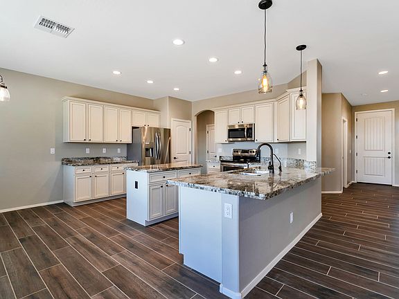 4th image of 30445 W McKinley St