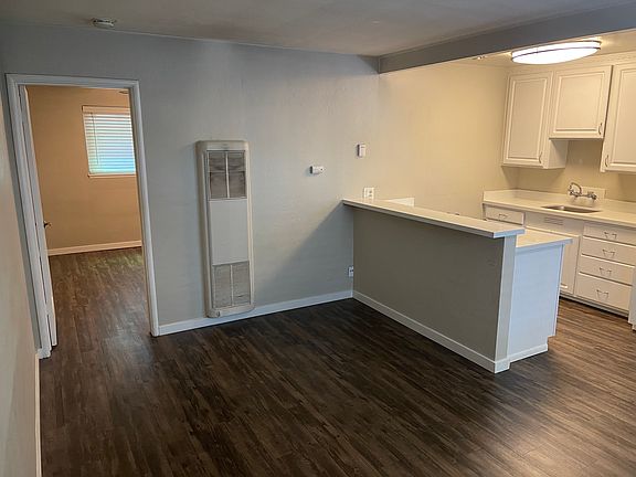 3rd image of 1409 T St APT 11